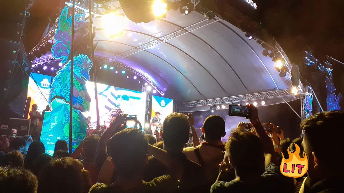 elainetinasas_'s tweet photo. Last night with December Avenue, Silent Sanctuary and The Dukes😍
#HappyKadayawan❤️ #LifeIsHere https://t.co/FK1KWSm48F