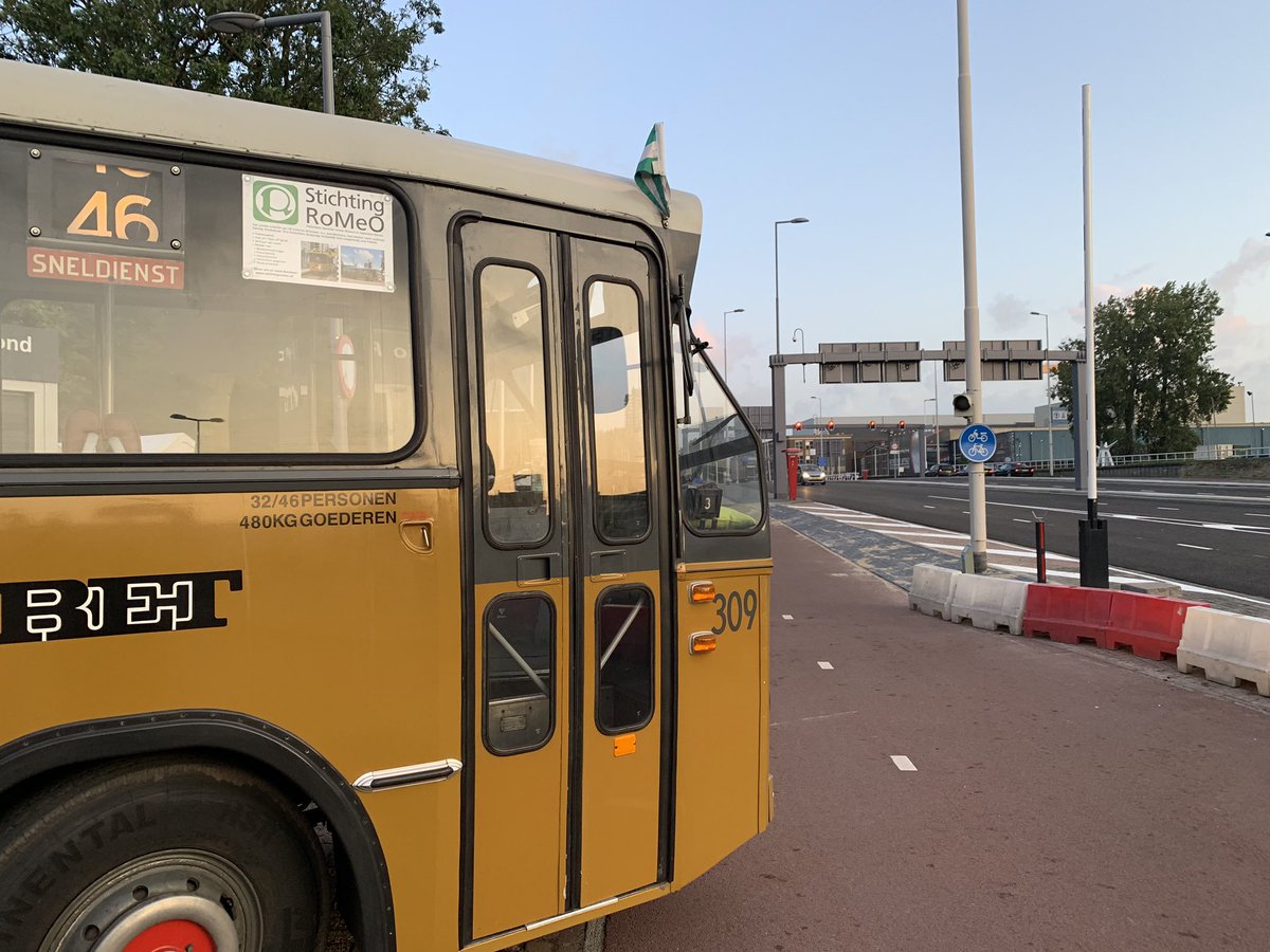 De #Maastunnel is weer open! Vanmorgen om 05:00 reed een historische RET bus voor het eerst door de vernieuwde tunnel. Vanaf vandaag is Orange Motors Rotterdam ook weer beter bereikbaar vanuit Rotterdam-Noord. youtu.be/n1qZizykUKg