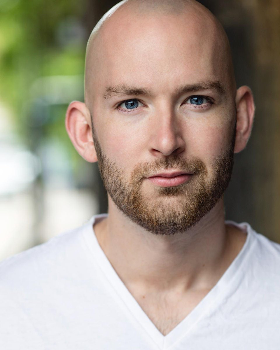 S4KInternationl's tweet photo. THOMAS HEWITT returns to the Company as Alphonso Blossum the circus owner in @DolittleUAE and the ugly, hungry and malodorous Troll in @GruffUAE. Thomas appeared as Baloo the Bear earlier this year in @JungleBookUAE ... and he is training hard for this year's Great North Run. https://t.co/Qxo48LfPfr