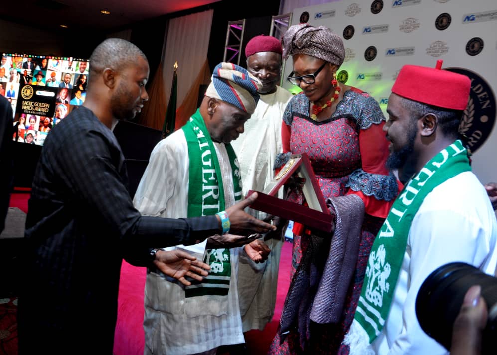 Abuja_Facts's tweet photo. Designer of Nigeria’s flag, Pa. Michael Taiwo Akinkunmi OFR  commonly called "Mr. Flag Man" honoured in ABUJA, placed on N500,000 monthly salary for life. https://t.co/fvt0HrW8ur