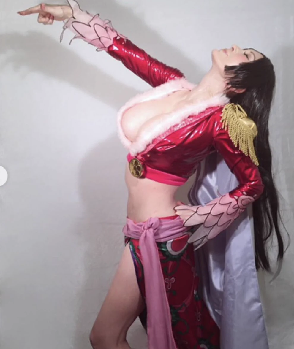 ファビュラス…！！叶美香さんのハンコックのコスプレが本物より本物www