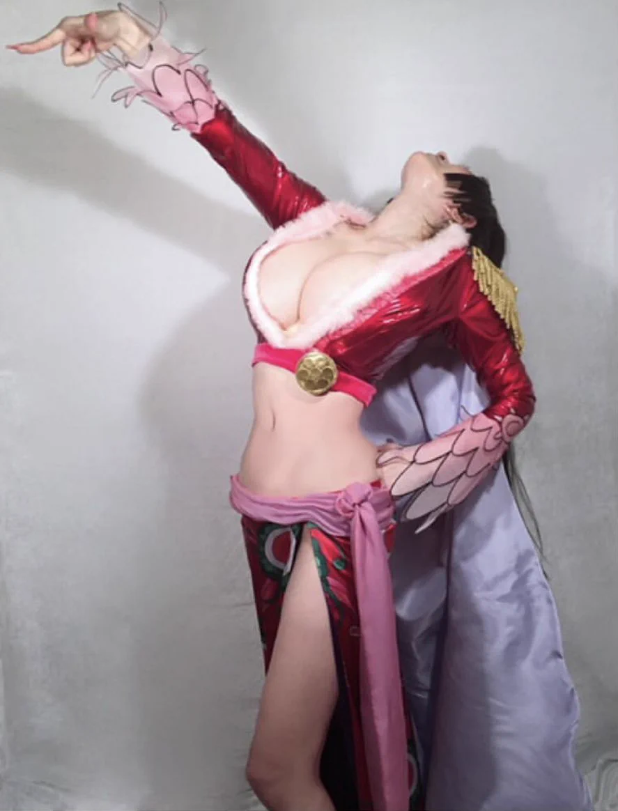 ファビュラス…！！叶美香さんのハンコックのコスプレが本物より本物www