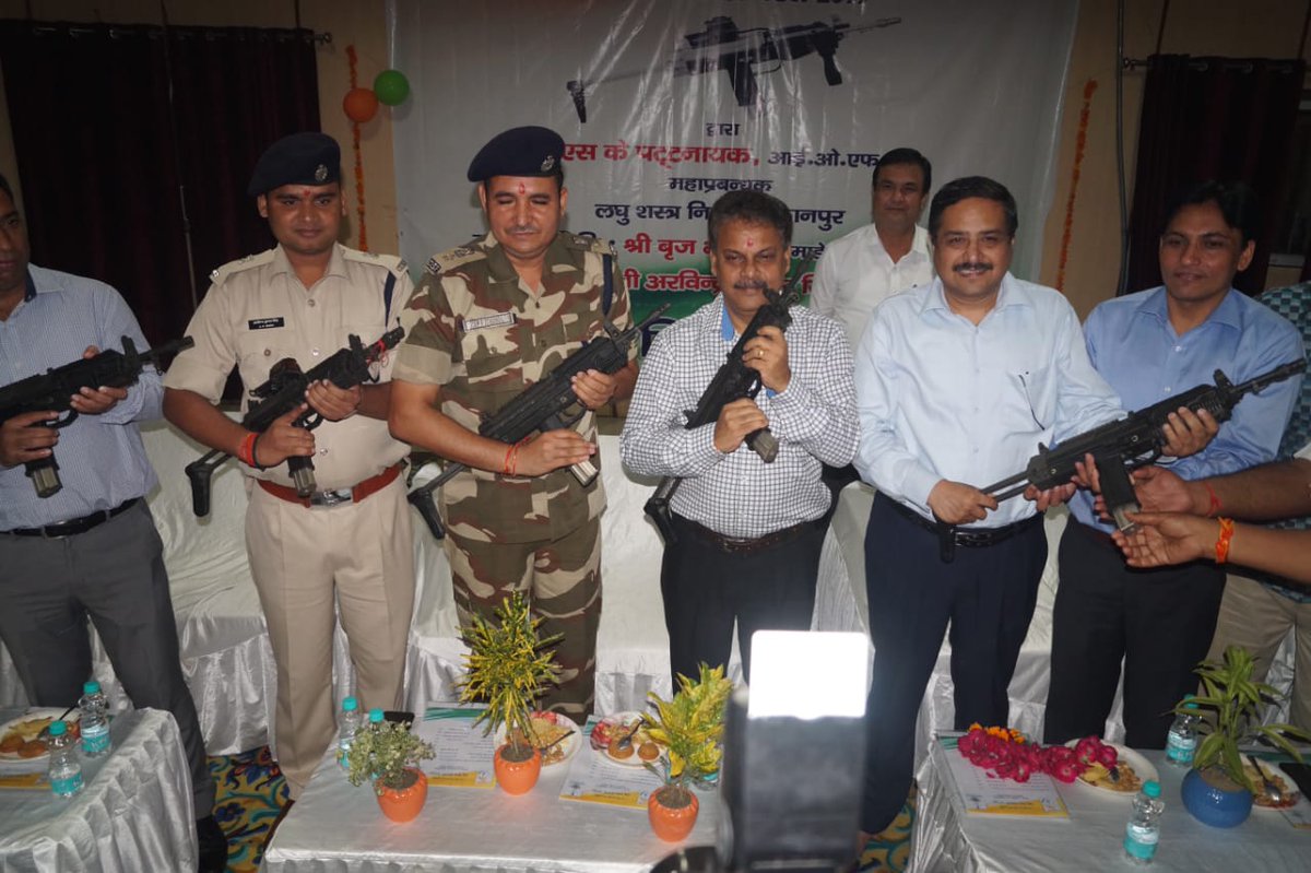 CISFHQrs's tweet photo. 5.56 mm JVPC (Joint Venture Protective Carbine) was  handed over to #CISF by SAF Authorities  during handing over ceremony held at Kanpur. #modernisation https://t.co/2GjZtXkTO1
