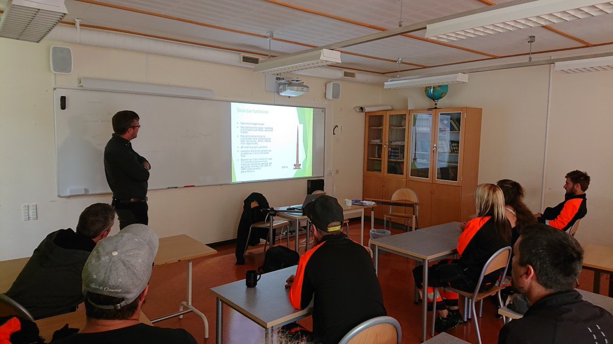 Haglofsweden's tweet image. Skördarkalibreringsutbildning både i teori och praktik på Skedoms naturbruksgymnasium i Sollefteå #DPII#Skalman