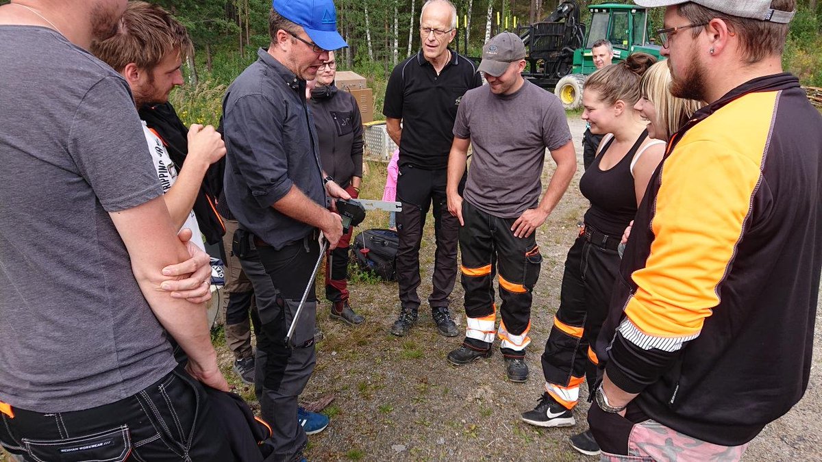 Haglofsweden's tweet image. Skördarkalibreringsutbildning både i teori och praktik på Skedoms naturbruksgymnasium i Sollefteå #DPII#Skalman