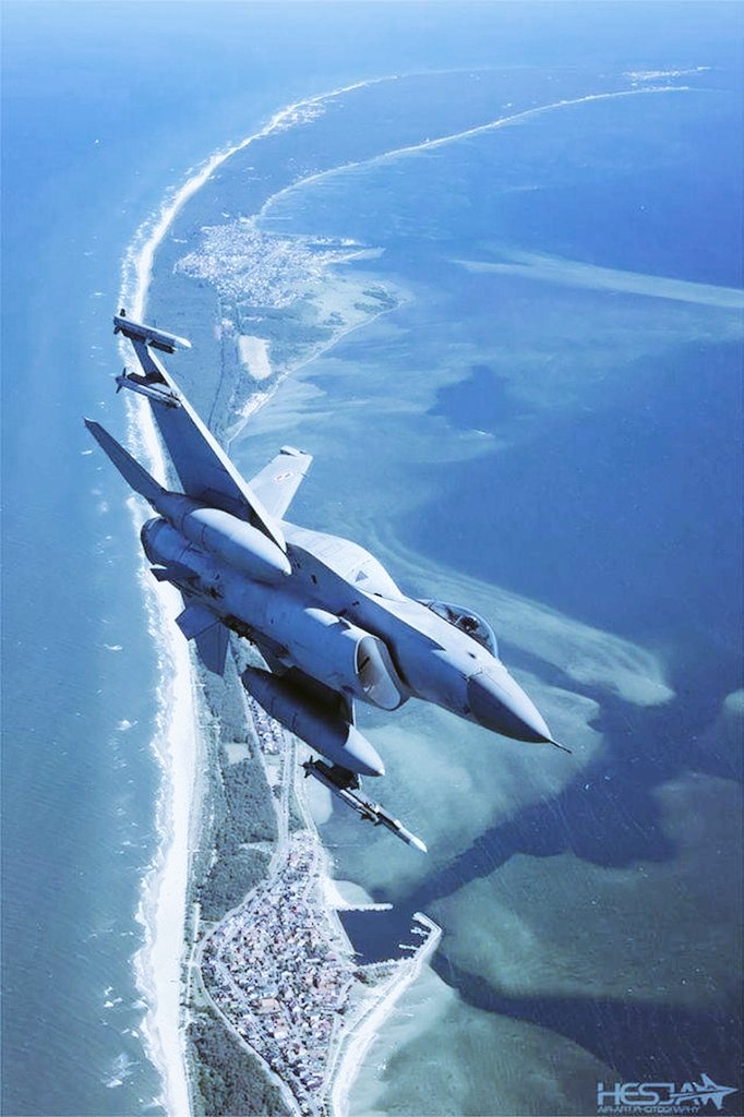 RoninPoland's tweet photo. Polish F-16 over #HelPeninsula https://t.co/RAb73gwxfO