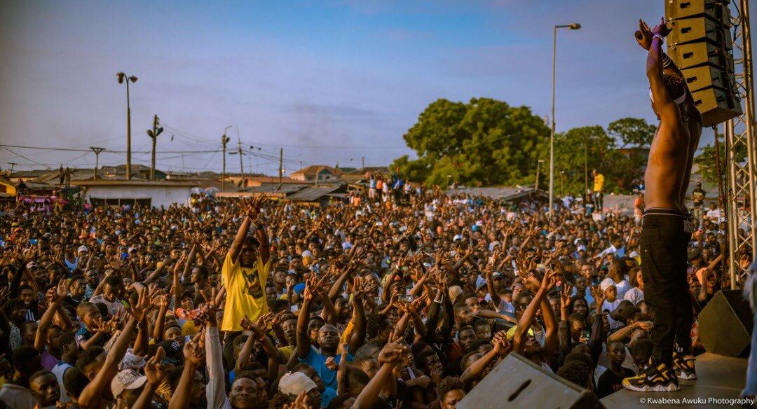 BraaThundersto1's tweet photo. Let's remember them that yesterday at 6:44am the king of #Sm4live was still performing,I mean the paa paaa paaaaaaaaa hit maker @shattawalegh. https://t.co/pir3oZLneT