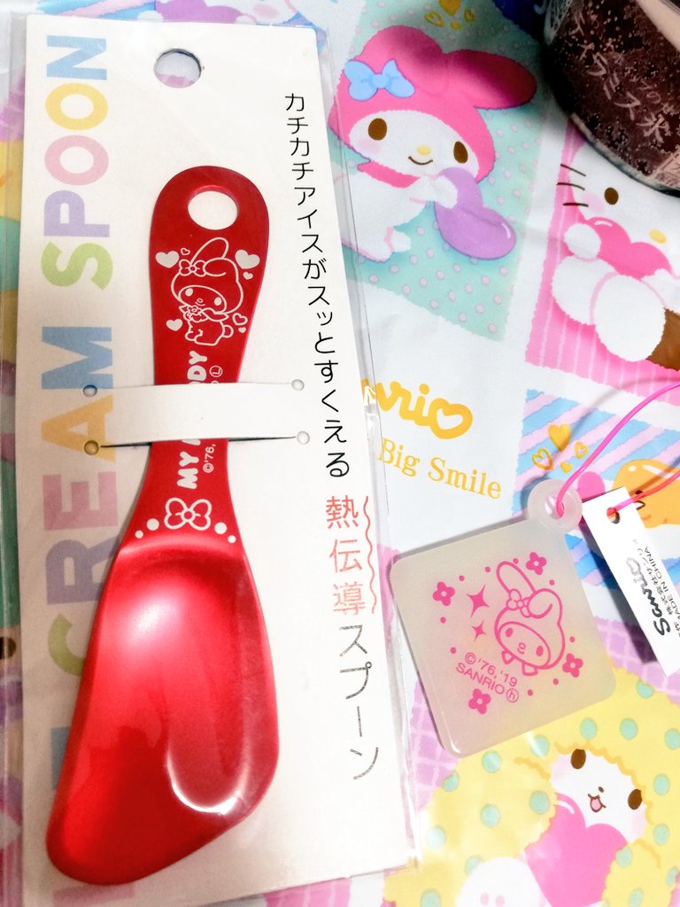 ショップでアイスクリームスプーンが赤メロだったから買った～🍨✨
袋に貼り付けてくれるオマケって今は選べるんだな…ちっちゃい頃なんのキャラクターのオマケつけてくれるんだろってワクワクしてた気持ちはしんだ 