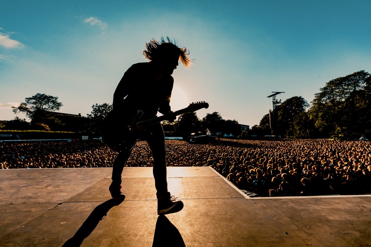 foofighters's tweet photo. BELFAST! 🤘 ARE YOU READY???
🎟️ https://t.co/QMcftDkczV
4:00 @BelfastVital Doors Open
4:45 @kingnunband
5:45 @hotmilkhotmilk
6:45 @frankcarter23 & @therattlesnakes
8:15 #FooFighters
📷: Scarlet Bucket https://t.co/eWtPX8fcYU