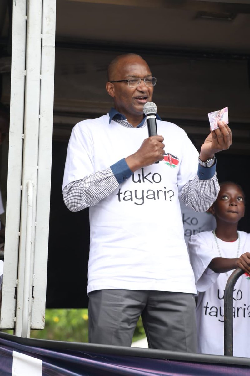 CBKKenya's tweet photo. Governor @njorogep takes the message of the new currency to the southeasternmost corner of Kenya, all the way to Lunga Lunga in Kwale County, reminding Kenyans how to identify the new currency. Also, that the deadline for exchanging the old KSh 1,000 notes is fast approaching. https://t.co/myuRKBktQK