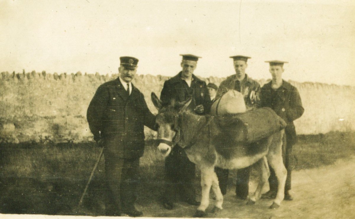 casgliadywerin's tweet photo. Dyma gasgliad o luniau Rhyfel ar y môr, 1914-18, Norman Lloyd-Williams. 

Walter Lloyd-Williams, Caergybi, a ddaeth â'r casgliad hwn i sylw Prosiect @LlongauUBoat a rhoddodd ganiatâd iddynt rannu ar ein gwefan ⬇️

https://t.co/4O88zKplPW
#RhB1 #yagym #cymru https://t.co/ANce6iOlzn
