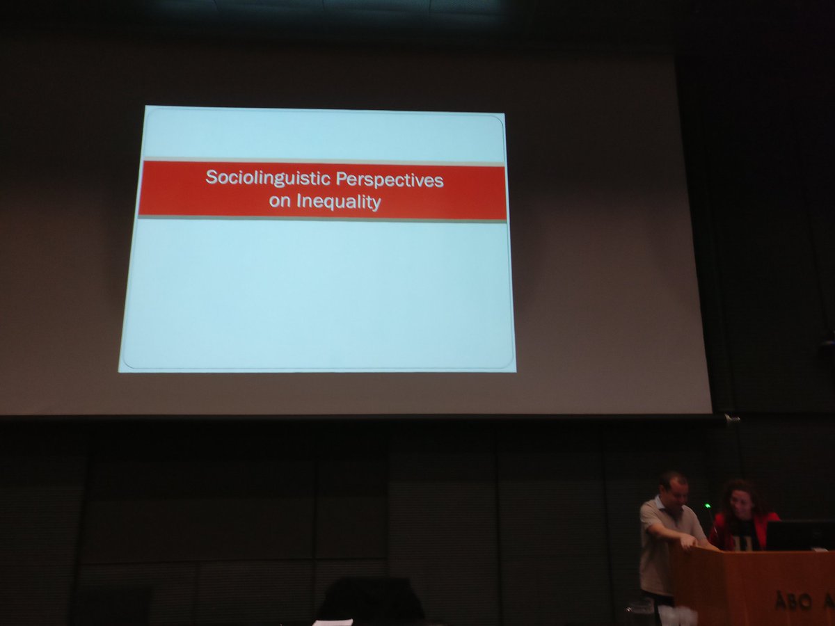 aarikanlotta's tweet photo. Reippaat kesäkoululaiset mää ja @heidi_niemela #Langnet'n kesäkoulussa, aiheena Language, race and inequality in education w/ @nelsonlflores &amp; @sofichaps 

#kieli #tasaarvo #koulutus https://t.co/4IYkvGrnSe