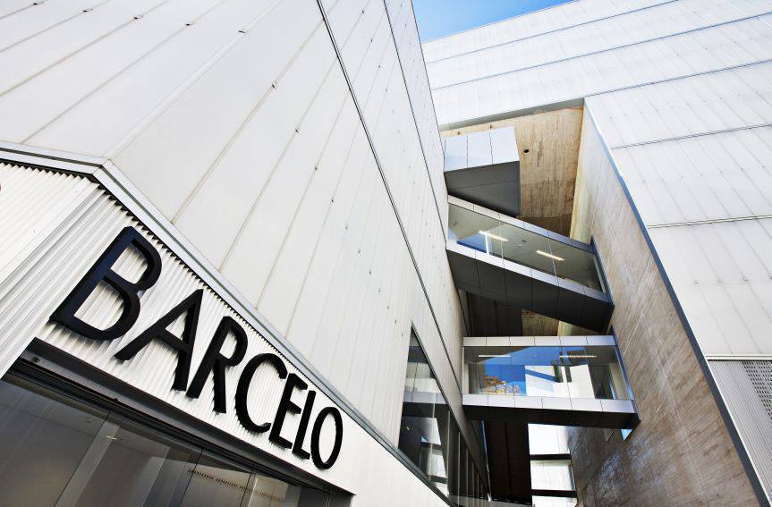 Ve cogiendo ideas porque a partir del 26 de agosto abrimos el plazo de presentación de relatos para el #IIIConcursoCuartoYMitad, de la #bpmVLlosa <a href="/JMDCentro/">Distrito de Centro</a>, junto con <a href="/MercadoBarcelo/">Mercado Barceló</a> . Hay que incluir en la historia "en el mercado" 👉bit.ly/IIICuartoMitad