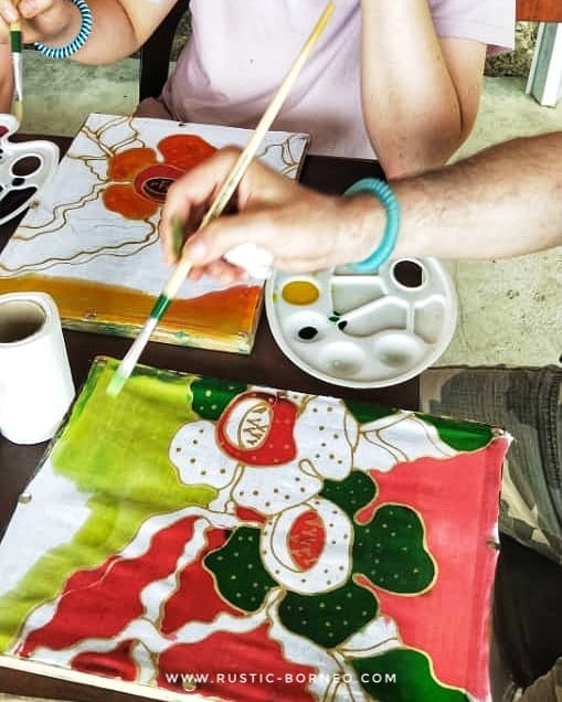 GoRusticTravel's tweet photo. Enjoy batik painting while basking in the beautiful weather and quaint view at Sabah Tea Resort.
#rusticborneo #rusticborneotravel #KotaKinabalu #travel #tourism #sabah #Malaysia #adventure #sanctuaryasia #nature #naturelover #natureaddict #sabahtourism #sabahtea #sabahtearesort https://t.co/ilG2G2qK7L