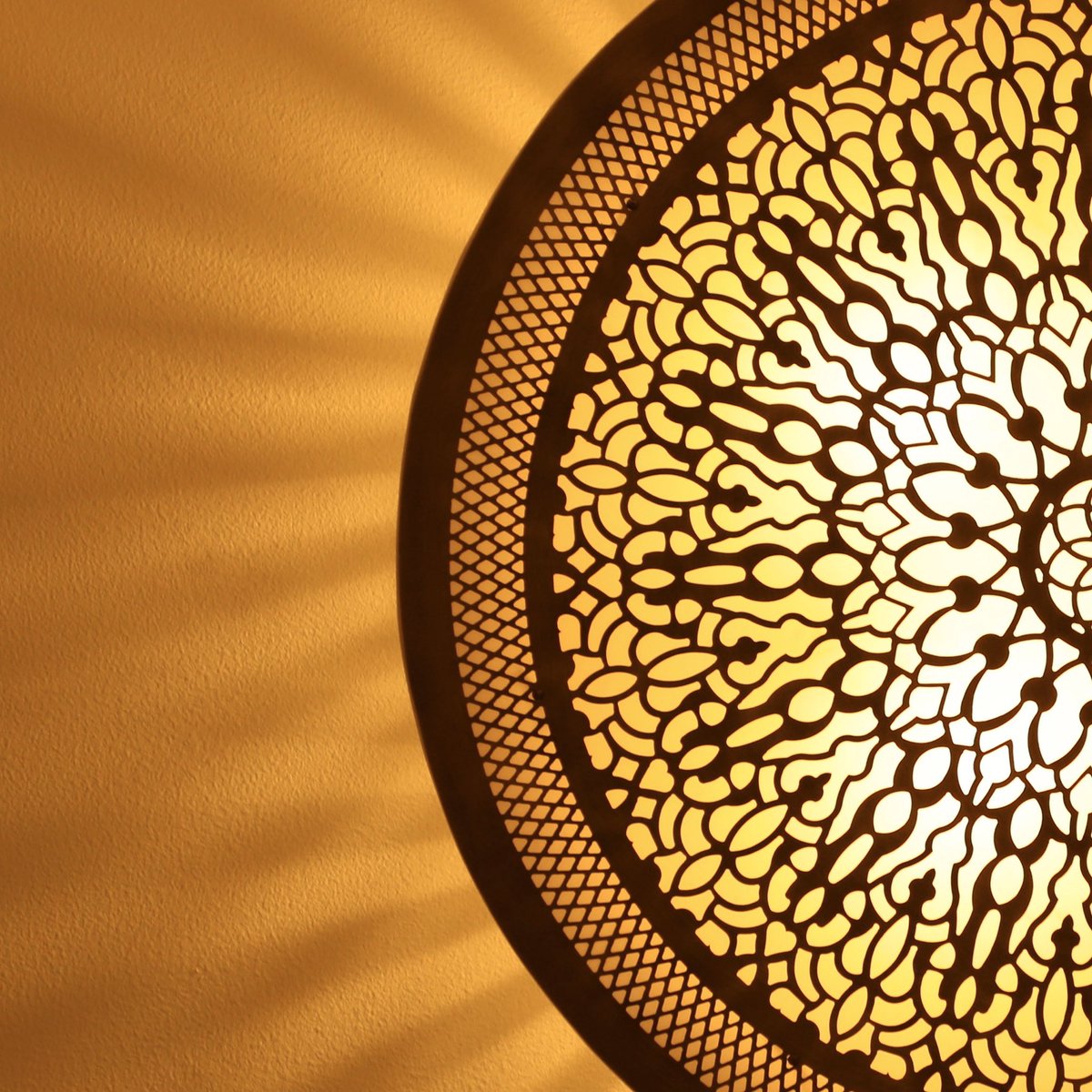 BrasslightIntl's tweet photo. Fill your home with Delaila’s luminous warmth like having your own little sun mounted on your walls. ✨🌞

#ByBrasslight #Brasslight #LightingUpLife
#Delaila #BLIW717 #Lighting #WallSconce #InteriorDesign #WallLight #Dubai #MyDubai #Dxb #DubaiLife #Design #Sun #Art #Brass https://t.co/TZMSBu6ulM