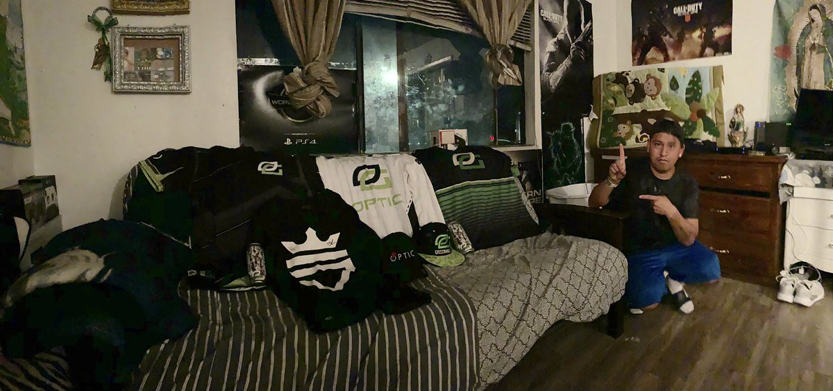 louiluis562's tweet photo. That’s how u no I’m a true greenwall fan I been with the greenwall since 2001 I’m a true fan and a loyal one love the greenwall mad love for the greenwall #greenwal #opticgaming  #CWLChamps 🖤💚🖤💚🖤💚🖤💚🖤💚💯🎮😁. https://t.co/XLeDUlmYs1
