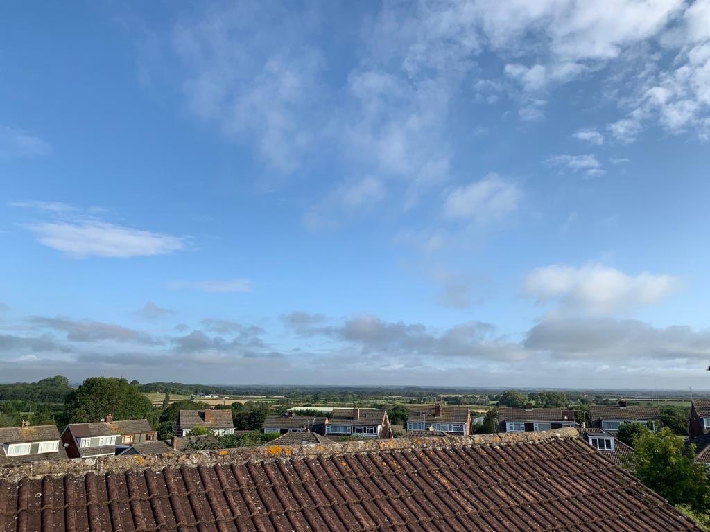 Blue skies in #Highworth this morning 👌🏽