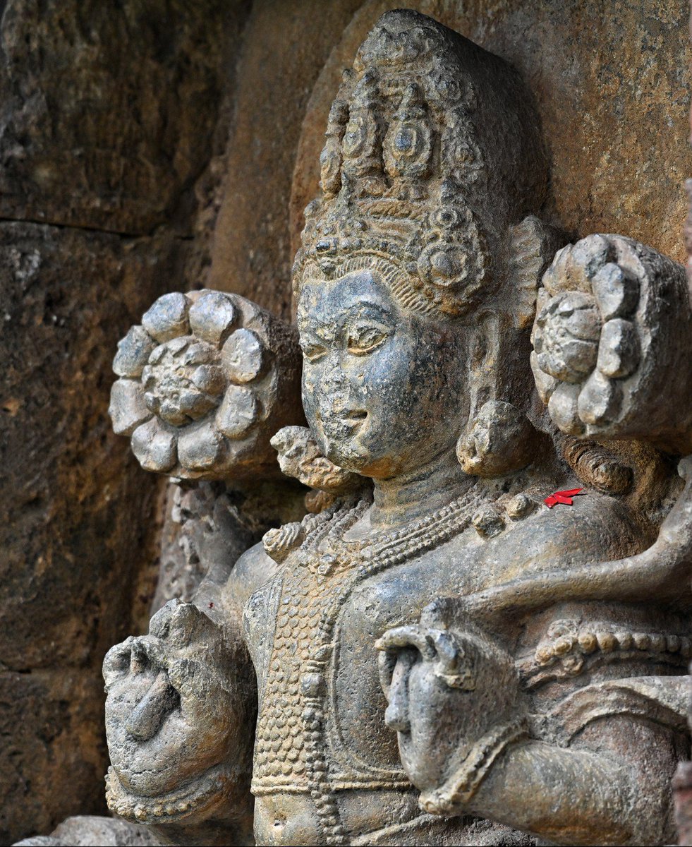 dkpattanayak's tweet photo. Radiant #Surya, with elaborate ornamentation, as #parsvadevata in #VarahiTemple #Chaurasi #Odisha. Present in this temple as "the principle of illumination" i.e. wisdom. My humble tribute to this force whose rays sustain life on Earth.
#WorldPhotographyDay https://t.co/eOmEP8fiHL