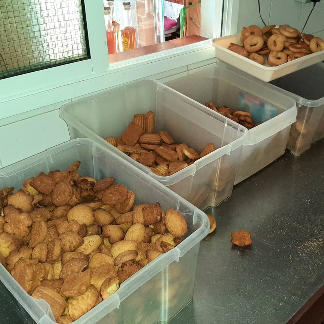 elmasape1's tweet photo. Listas y envasadas. Ahora solo falta llevarlas al punto de venta más cercano a ti. Arrancamos semana, feliz lunes.
@alimentosdelagomera @elaboradoaqui #galletasartesanas #sweetcookies #lagomera https://t.co/9S3bozrenz
