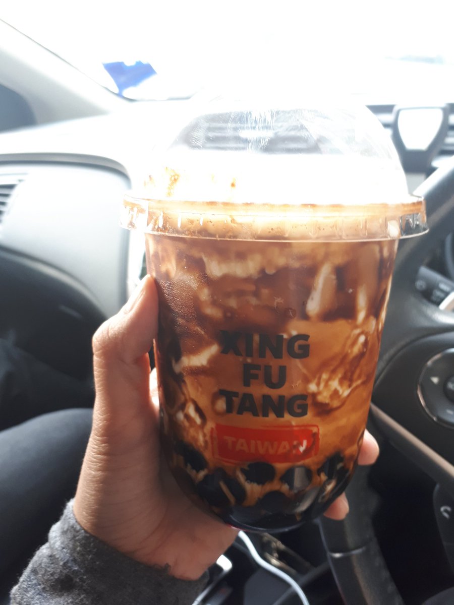 amanda_othman's tweet photo. Today byk sgt sugary drinksss. Pengsannn.
Morning: hot chocolate
Lunch: Alpukat w chocolate drizzles
Tea: Xing Fu Tang
#pleaseprayformyweight hahaha https://t.co/S2oNmUmL4s