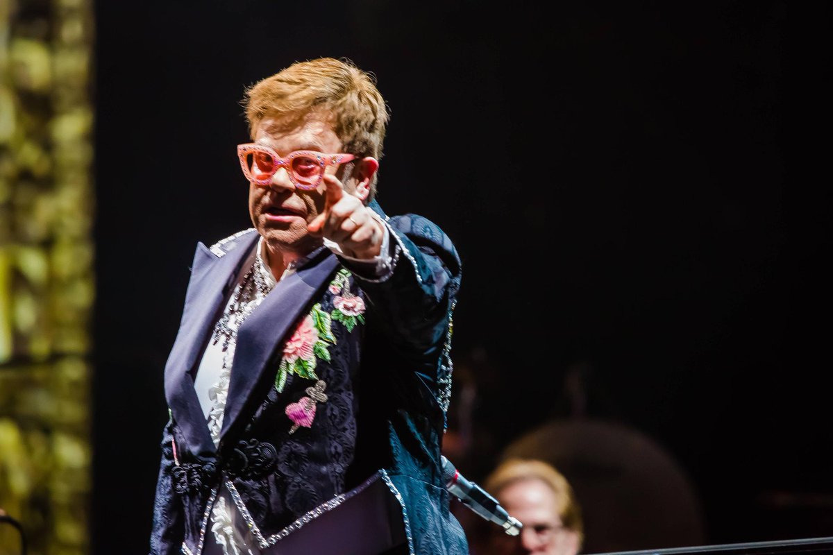 GemmaMndza's tweet image. Buenos, bueniiisimos días. Feliz lunes. No se está mal con un par de días sin #twitter 
Venga, vamos a comernos la semana, con alegría! #TheBitchIsBack
#TwitteOff 
👇
youtu.be/D4HPB4y-Hr