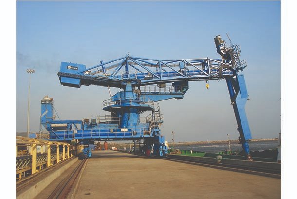 Loading and Unloading goes high-tech  - epcworld.in/p/post/loading…
#maritimetrade #yardtractors #cranes #forklifts #containerhandlers #portarticle #epcworldmagazine #Shipping #ports #materialhandling #portmaterialhandling