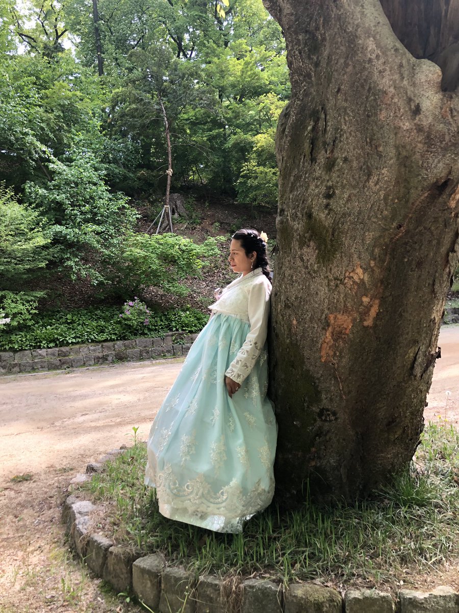 StephsPassport's tweet photo. This past April I went to South Korea for 3 weeks with my mom &amp; younger sister. It was so much fun can’t wait to upload videos/ pictures. https://t.co/C9B4QQzZKp
