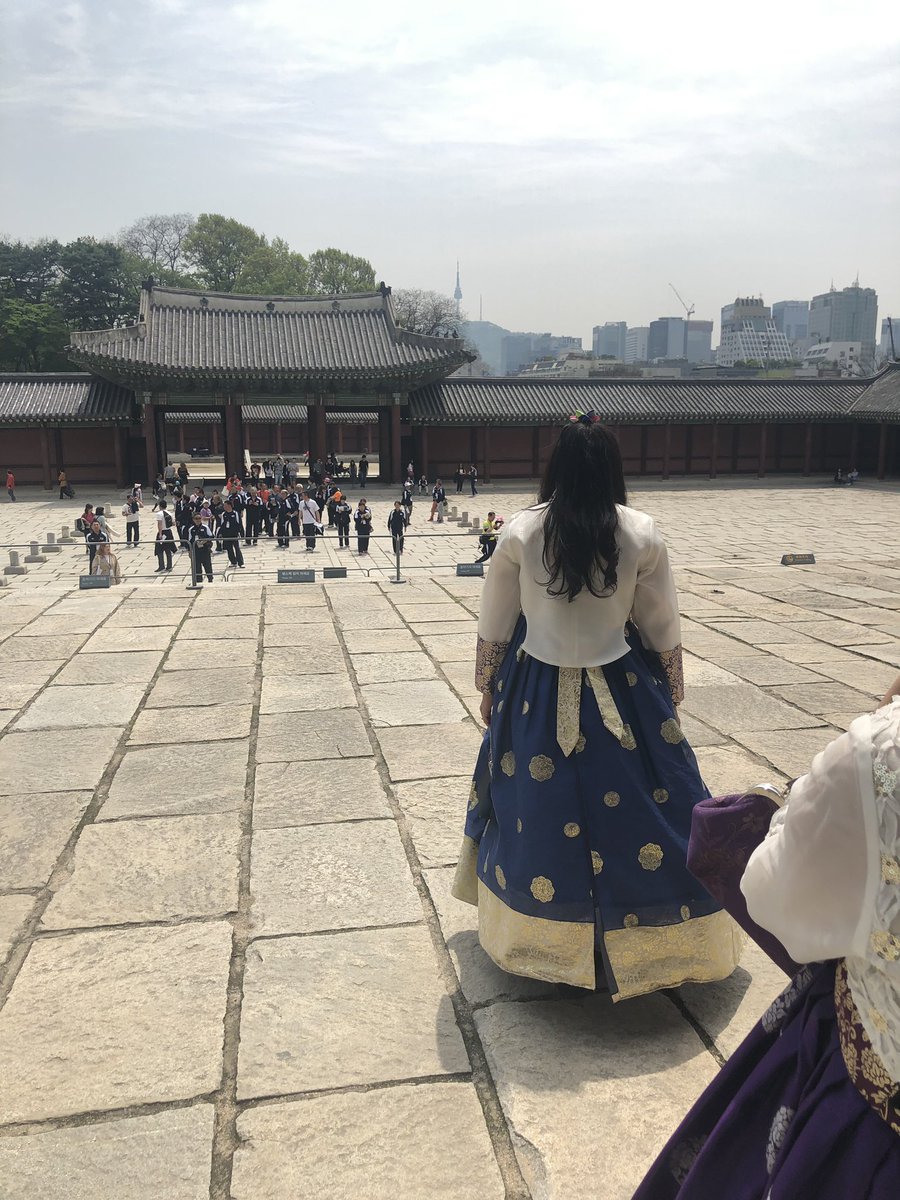 StephsPassport's tweet photo. This past April I went to South Korea for 3 weeks with my mom &amp; younger sister. It was so much fun can’t wait to upload videos/ pictures. https://t.co/C9B4QQzZKp
