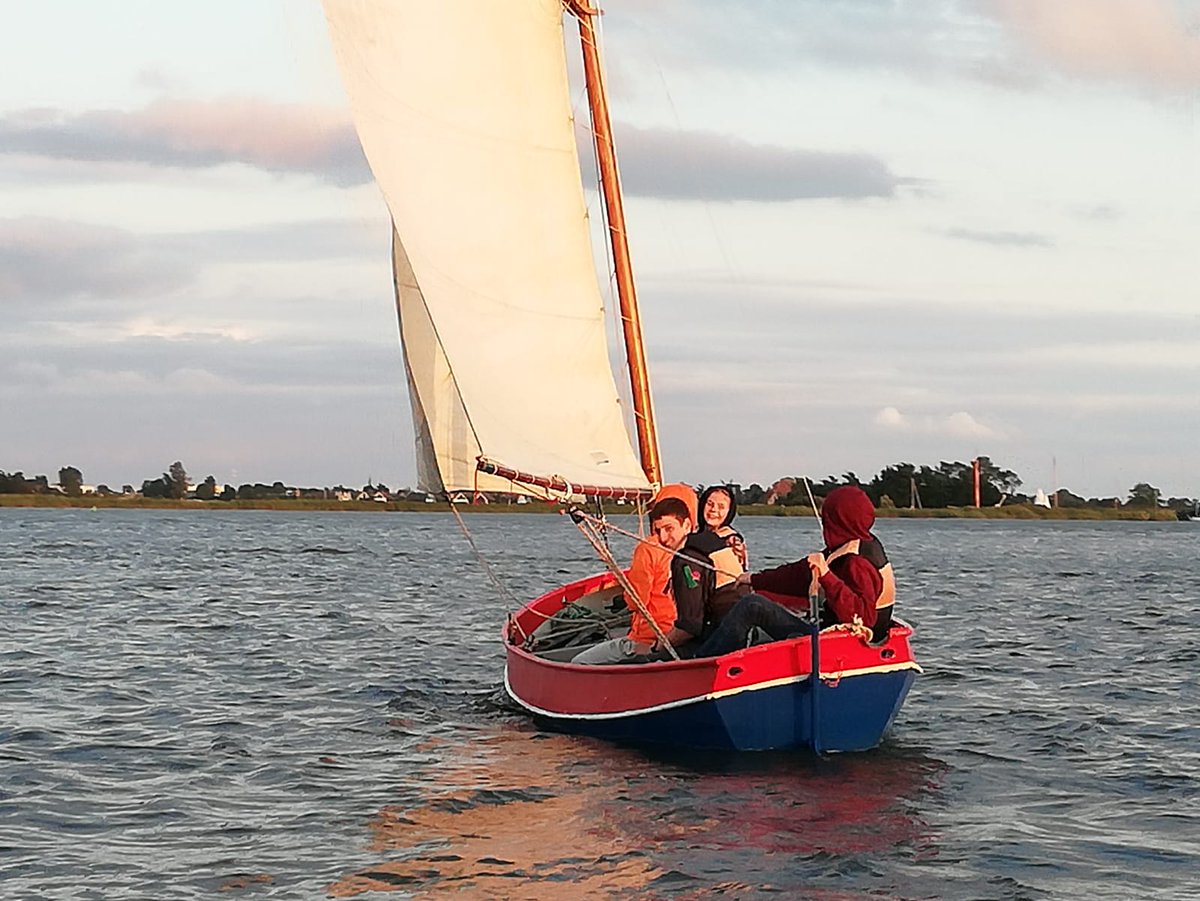 scoutingfn12's tweet photo. Gister heerlijk gezeild in het avondzonnetje 🌅 https://t.co/Yt2MdSn2WQ