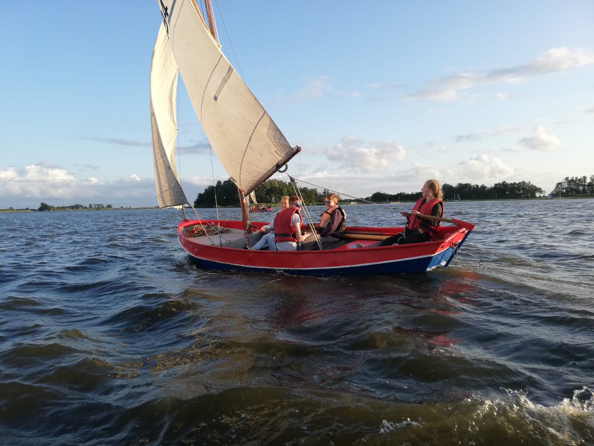 scoutingfn12's tweet photo. Gister heerlijk gezeild in het avondzonnetje 🌅 https://t.co/Yt2MdSn2WQ