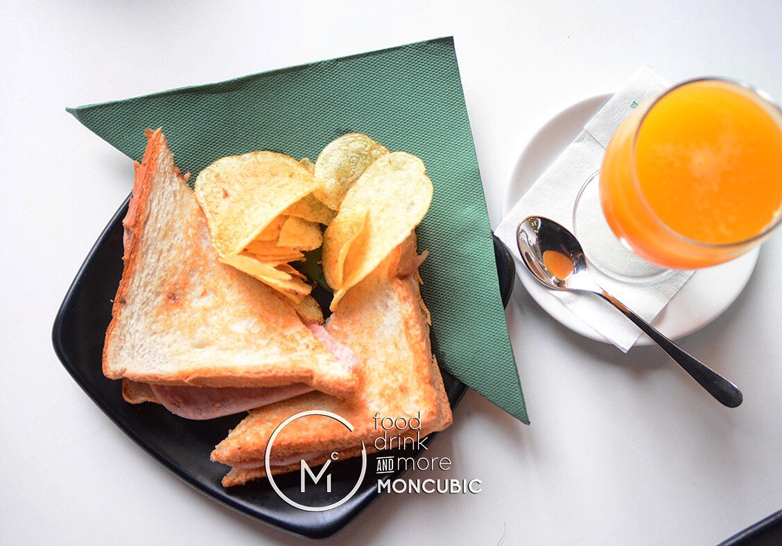 moncubic's tweet photo. Buenos días sandwicheros 😝😝😝 #moncubic #fooddrinkandmore #breakfast #sandwich #chips #orangejuice #mixto #desayuno #playa #mediterraneo https://t.co/ONydd53R1u
