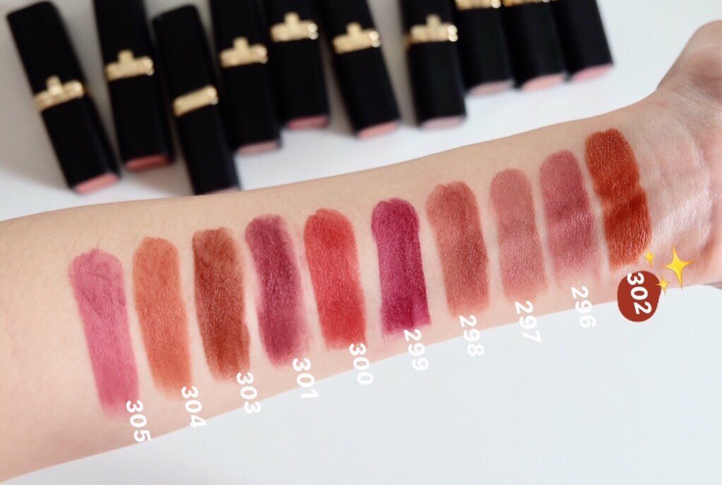reviewby_p's tweet image. Loreal color rich matte lipstickออกสีใหม่มาจุกๆ10สี เป็นอีกหนึ่งยี่ห้อที่ทำลิปแมทออกมาได้ดี ไม่แห้งตึงปาก พิกเม้นแน่นเว่อ แถมสีสวยหลายสีด้วย นี้ชอบเบอร์302ส้มอิฐทาแล้วหน้าสว่างดี ลดราคาอยู่ตอนนี้ 249฿ตามร้านค้าทั่วไปค่า #ไว้รีวิวห้ามขายของโว้ยย #Colorriche #Labrick #LorealParisTH