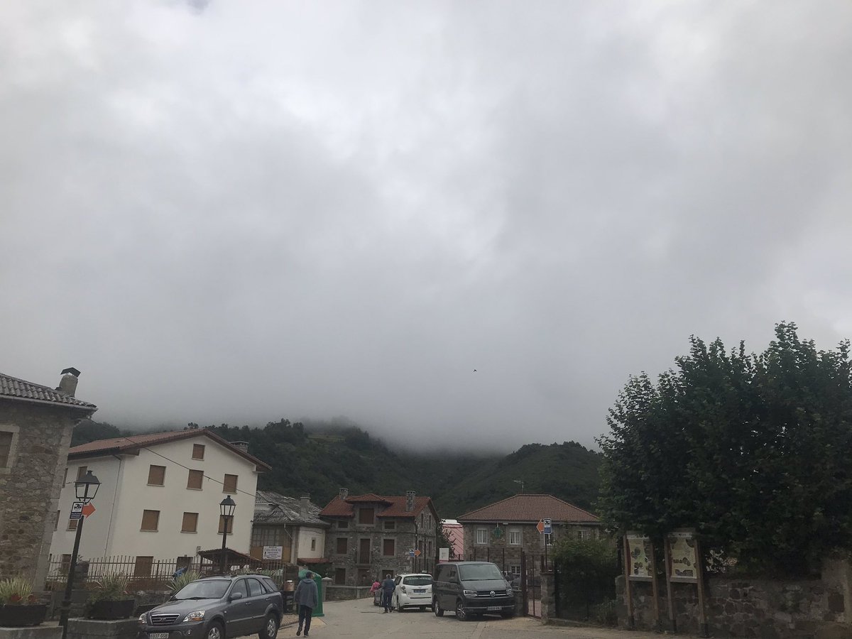 dazi_bao's tweet photo. Hace dos meses quién iba a decir que este iba a ser el punto de arranque de un viaje que se que me va a cambiar. Gracias 🎶Señorita 🎶 no sé cómo ni cuándo podré devolverte el “pájaro” que me has colado en la cabeza. Fly high!! #lovemountains #hazloquetehagafeliz #inguz https://t.co/ai0LbYSrEI