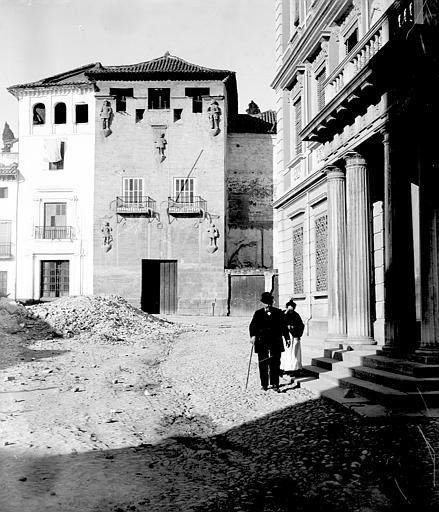 CulturaAND's tweet photo. ℹHoy, en nuestro blog ➡ Conoce la historia del Museo Casa de los Tiros de Granada de la @CulturaAND 🏛 https://t.co/TgIMWjfChZ ✅ Puedes ampliar información y reservar tu visita haciendo click aquí ☑ https://t.co/4rBwUdg9eU #HacemosCultura #HacemosAndalucía https://t.co/j6EduBwSR9