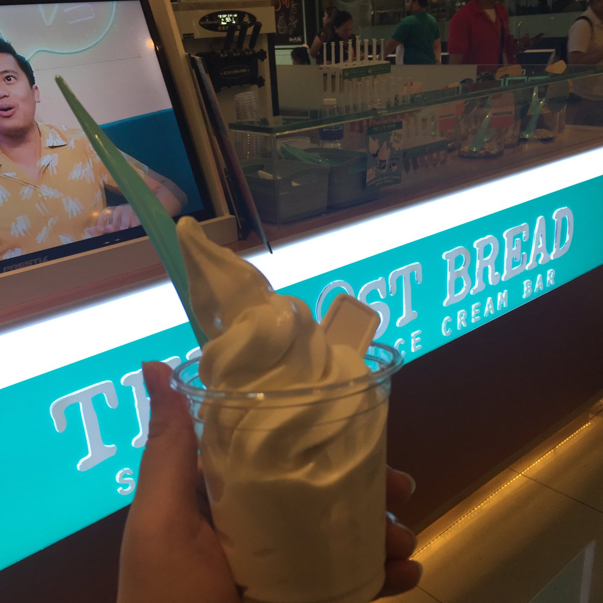 angeladmariano's tweet photo. Hello @kimpoyfeliciano! Kamusta naman ang arHAW mo? K.Bye! Ang korny! #thelostbread #hawhaw https://t.co/e2PaxVwexi