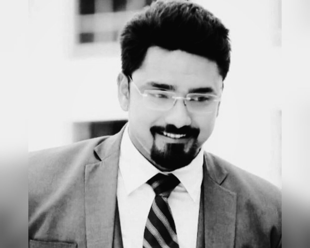 fc_rubel's tweet photo. This smile touched the heart 💋
Killer look😋
#Meghrajkumar 
#glimpse 
#throwback 
#Bhanumotirkhel https://t.co/50H7R1zpeX