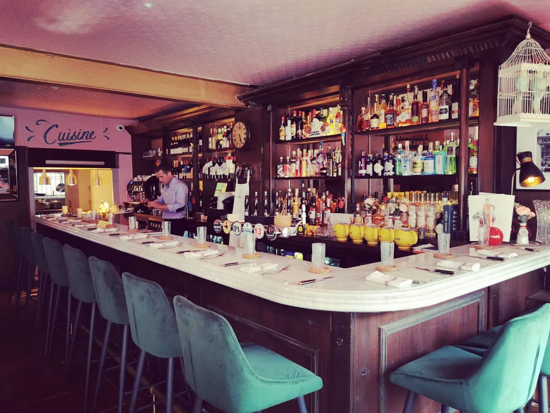 leperroquet_dub's tweet photo. LUNCH IS COMING π Our bijou HQ is closed for 2 days but fret not it will be business as usual from Wednesday - but this time we open for Lunch too - lunch menu to follow with amazing offers π #Lunch #Dinner #Restaurant #RestaurantLife #BarDining #CounterCulture #LeesonStreet https://t.co/PwoSnGaQPX