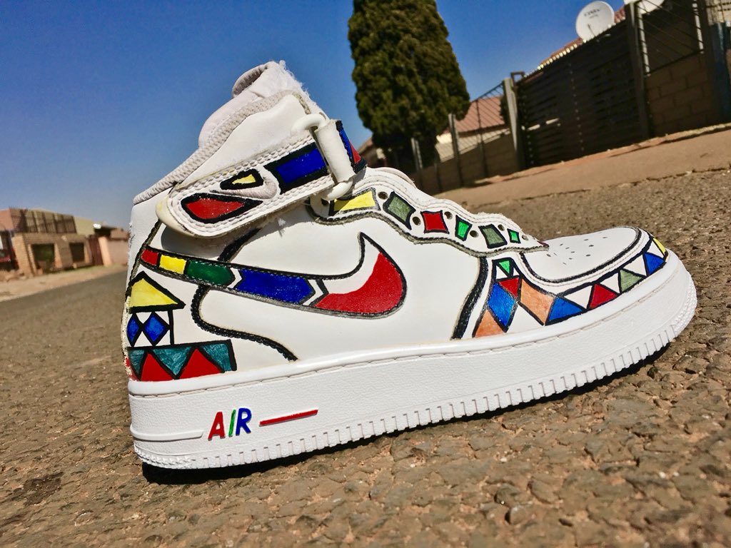 RadebeMusaa's tweet photo. #HaveCleanYourWay 👟💦
#cleankickssa 💯💯...
The best shoe cleaning and shoe care services.
●pure all whitening and traditional art✔💧
#HAVECLEANYOURWAY
#mondaythoughts #MondayMorning
#MondayMotivation https://t.co/QuV8eIXzRz