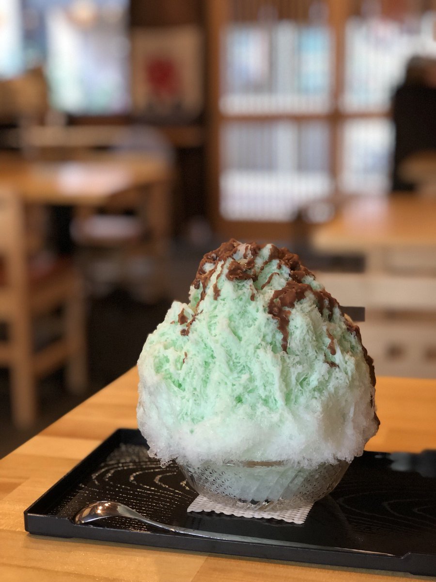 江ノ島さんぽちゃん 江の島島内でチョコミントが味わえる 旬魚旬氷 隠れ小屋 さんに行ってきました 念願の チョコミントミルクかき氷 を ミルク感たっぷりのふわふわ氷を頬張れば優しくミントが香る さながらミント色の雪 口どけの良い
