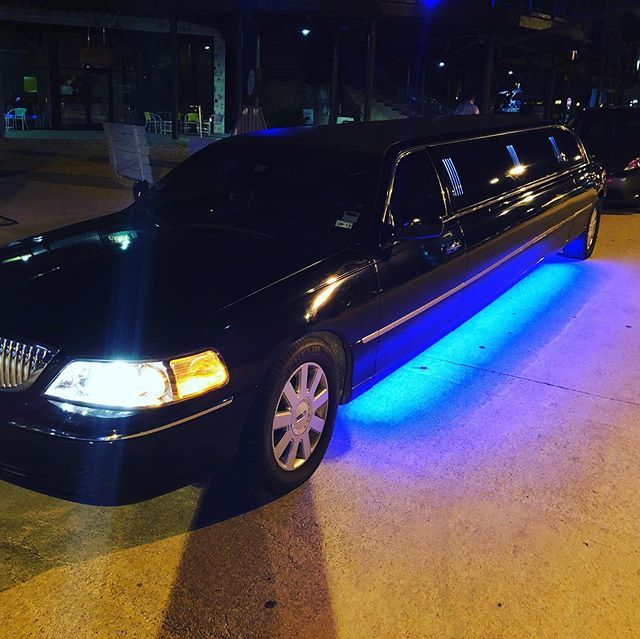 Limo_Lux's tweet photo. Planning your date night? Make an appearance at dinner, that concert or just turn heads on the street! You’re sure to feel like a celebrity with Lux! #underglow #limoparty #datenightideas #limousine #fun @oasislaketravis https://t.co/LoZWO5Ht2A https://t.co/qGImT2GFsO
