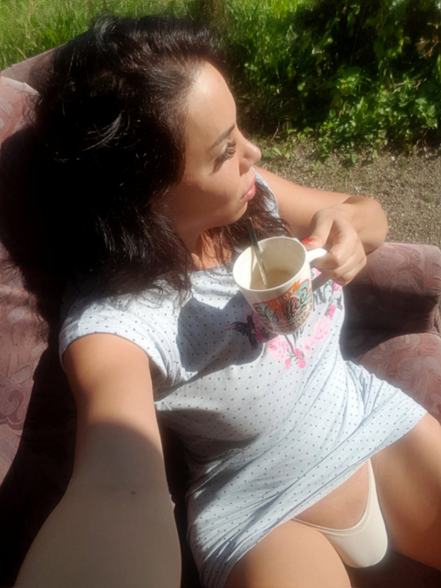 BimbaTs's tweet photo. Good morning! just out of bed .. and very HOT.. the basses want to EXPLODE.. I'm still single..
Would you like to wake up with me?
gerade eben aus dem Bett..und sehr GEIL .. die Bässe wollen EXPLODIEREN..ich bin immer noch Single..Möchtest du mit mir aufwachen?
😎  🍌  😍  🦄  🍒 https://t.co/ISttL0vDfH