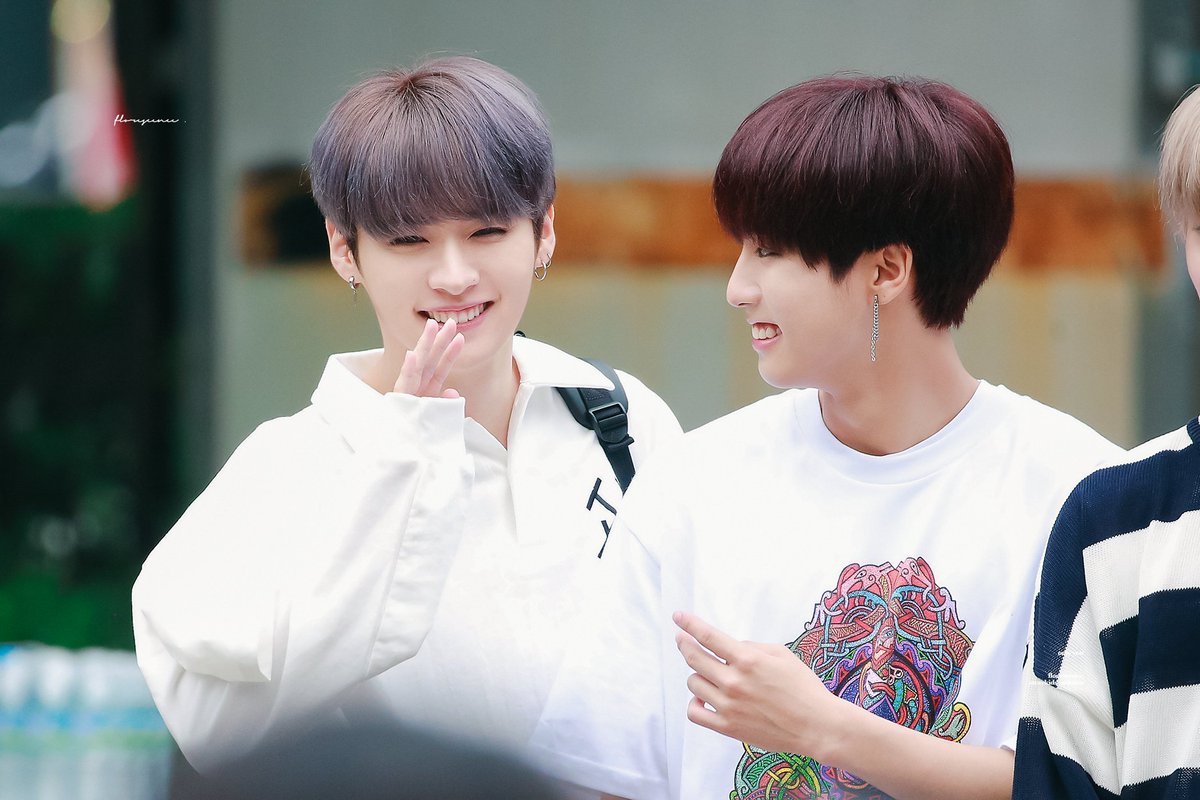 strawfefi's tweet photo. minsung au

donde las almas gemelas pueden escribir cosas en su cuerpo y aparecerá en el cuerpo del otro. 

lee minho siempre escribe cosas que no quiere olvidar en el momento y eso está trayéndole problemas a su alma gemela, han jisung, un famoso rapero conocido como j. one. https://t.co/RSwukfi0wa