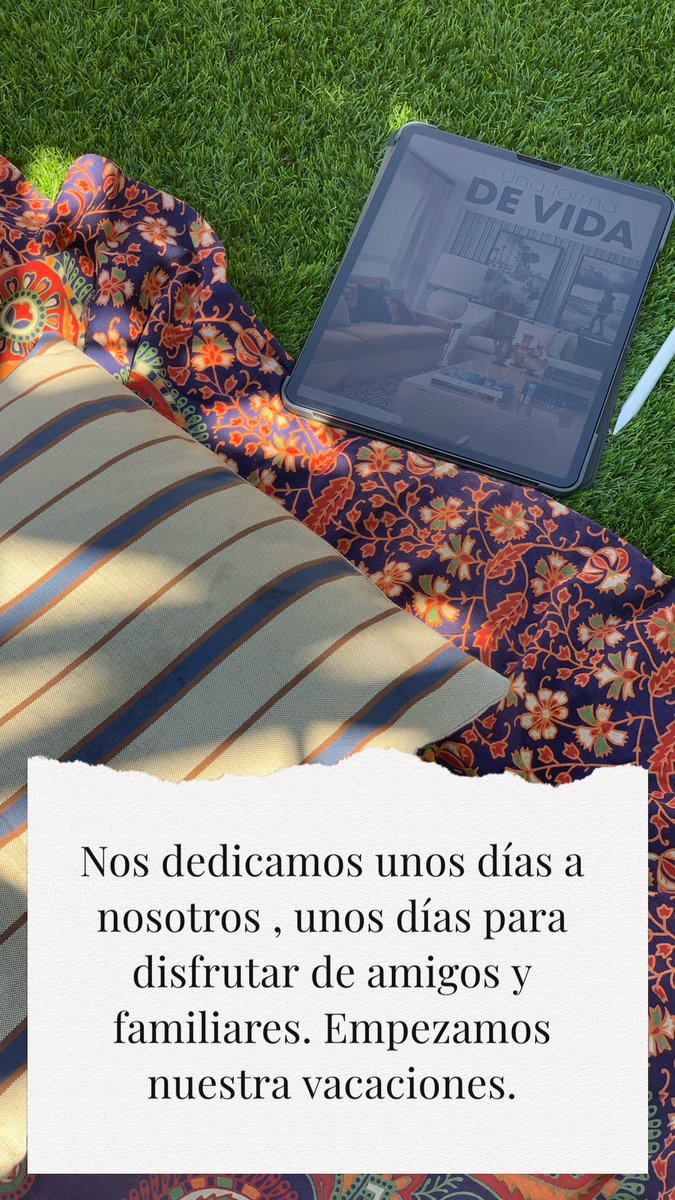 Nos vamos a la playa por lo que a partir de ahora todo va a ser olas, mar, arena, chiringuitos, puestas de sol y fiestas. Porque somos disfrutones y nos encanta el verano ...empezamos nuestras vacaciones.