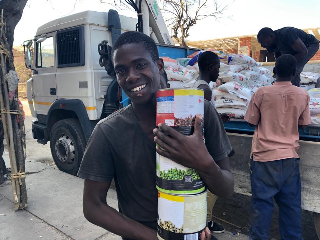 CAFOD's tweet photo. On #WorldHumanitarianDay we celebrate the aid workers and volunteers on the frontline of emergencies.

We thanks them all for their courageous and life saving work 🙏💚 https://t.co/NLi2TiBswr