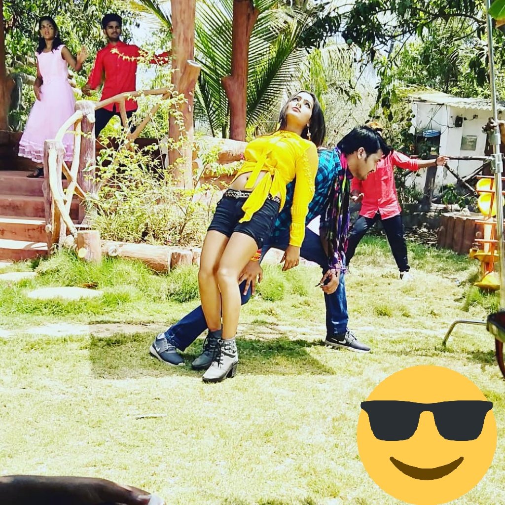 ActressAishwar1's tweet photo. On #shoot_time
#Mumbai
Har har mahadev
Me & Manoj r panday sir https://t.co/BLPiNT2KxE