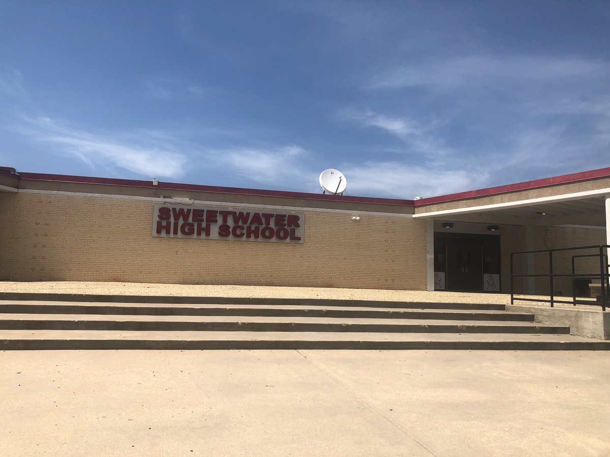 PoppycotProd's tweet image. On our day off, we are thinking about the town of Sweetwater, Texas... Where the only thing bigger than football is Jesus Christ and women’s hair ✨ #edfringe #MakeYourFringe