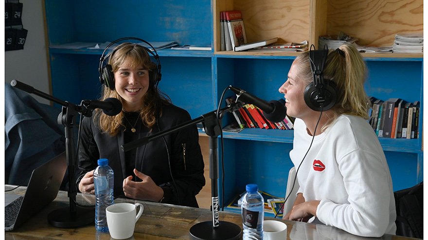 AjaxVrouwen's tweet photo. 🆕 #AjaxPodcast 🎧

@kellyzeeman17 &amp; @lizekop over: 
🏝 vakantie, mentaliteit💆‍♀️en nog veel meerrrr! ⚽️

▶️ https://t.co/6AyUr6yQic https://t.co/qWQry8Q2oa