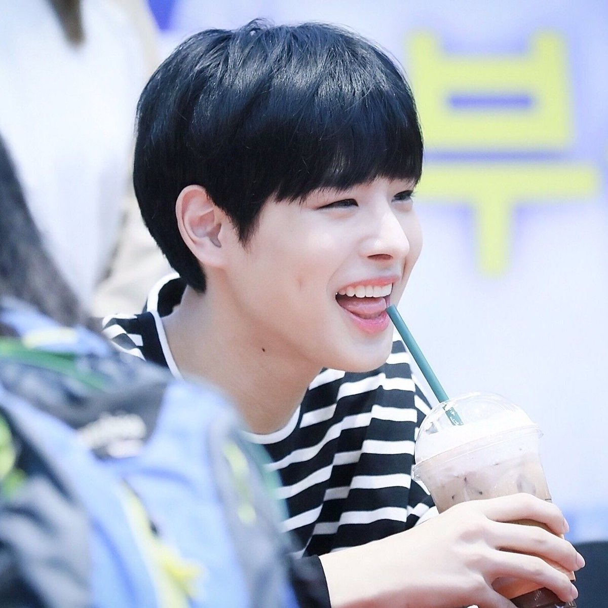 Howe392GeeEEVz7's tweet photo. #최애_4명을_모으면_취향이_보인다
빅톤 💙💛 진짜 고르기 어렵다 .. https://t.co/X0xopeUV5c