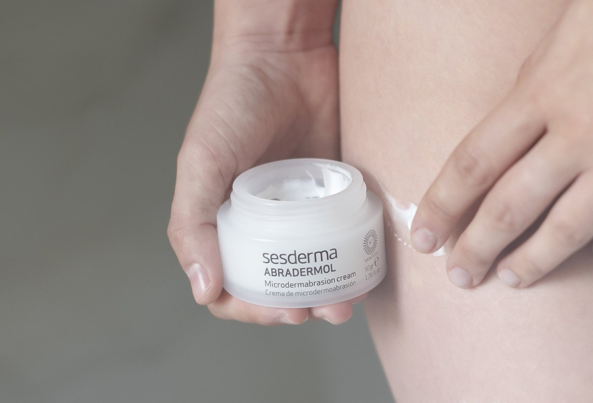 sesderma's tweet photo. Your skin needs to restore itself and remove dead cells built up over the summer by sun, make-up and cosmetics 👉🏼 Use #ABRADERMOL one night a week and your skin will look and feel cleaner, softer and brighter! 
https://t.co/4jPygwHF31 https://t.co/0AjmfsBHfS