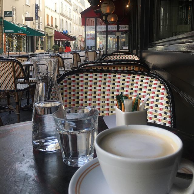 Belleemag's tweet photo. My Monday morning view on rue Cler https://t.co/Pr7GzwCdbN https://t.co/Usr8dSV3K8